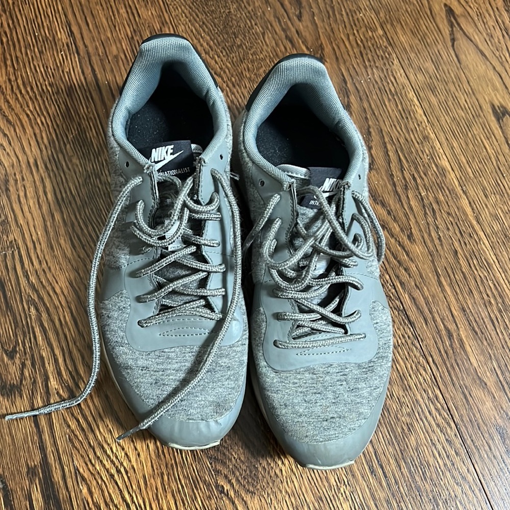 Nikes, Jersey Gray - image 2